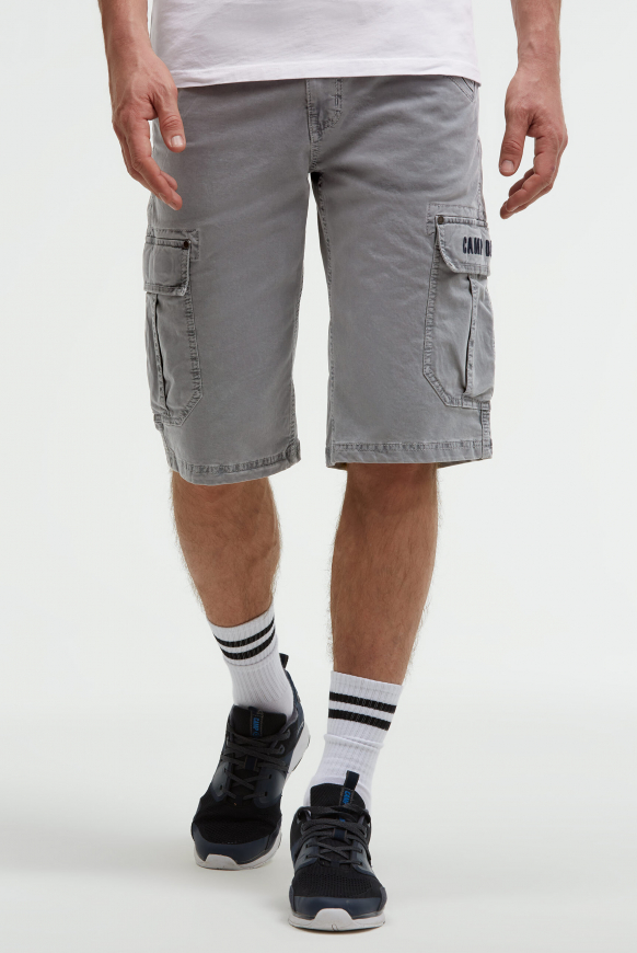 Cargo Shorts mit 3D-Logo-Stickerei