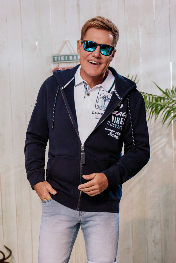 Kapuzensweatjacke mit Ärmel-Print