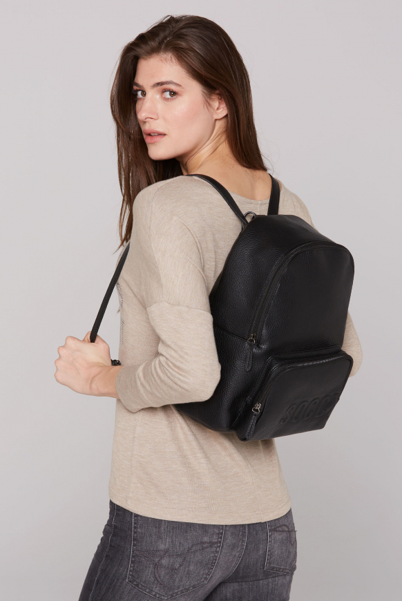 Rucksack aus genarbtem Lederimitat mit Logo-Prägung