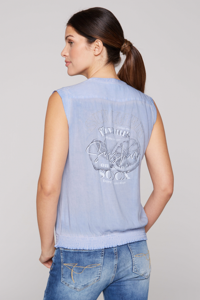Ärmellose Bluse mit Rücken-Artwork soft sky