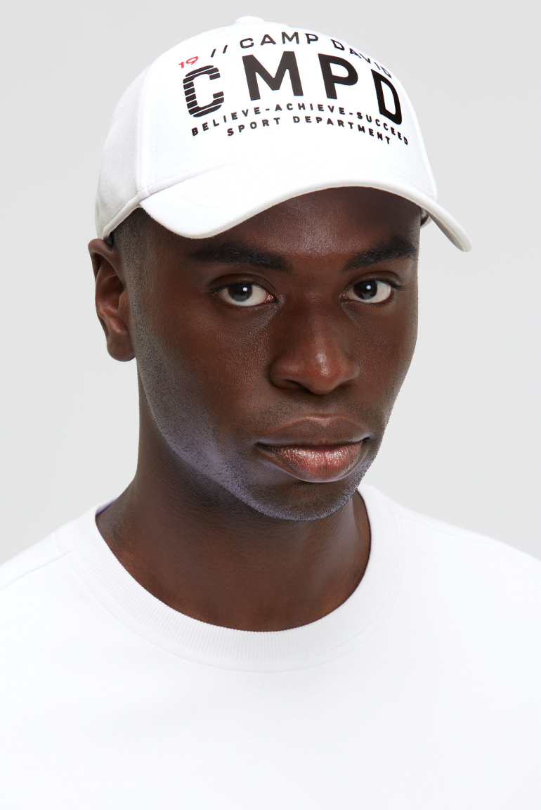 Base Cap aus Interlock mit Logo Design opticwhite