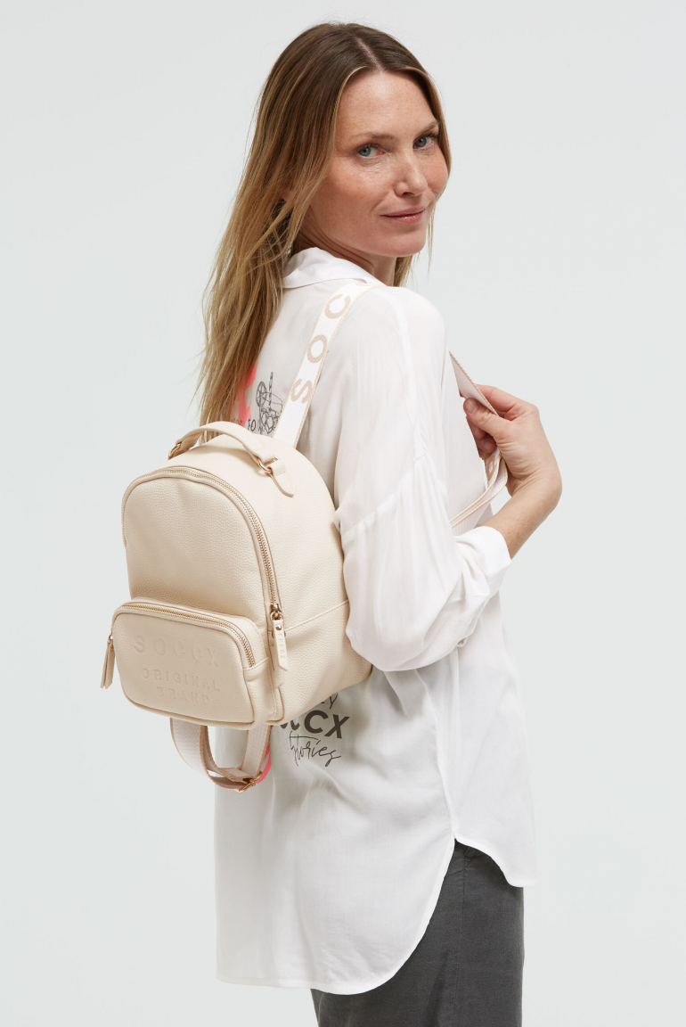 Kleiner Rucksack aus Lederimitat mit Logo-Riemen old sand