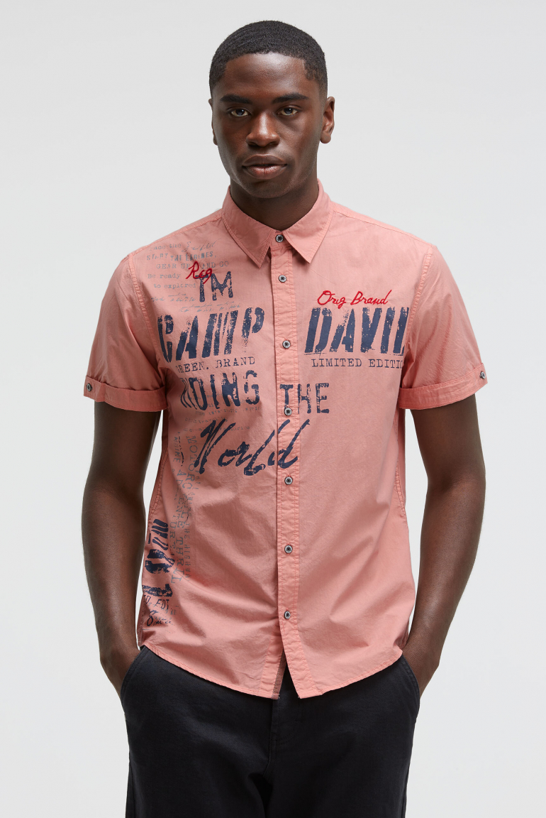 Kurzarmhemd mit Label Prints und Stickereien old peach