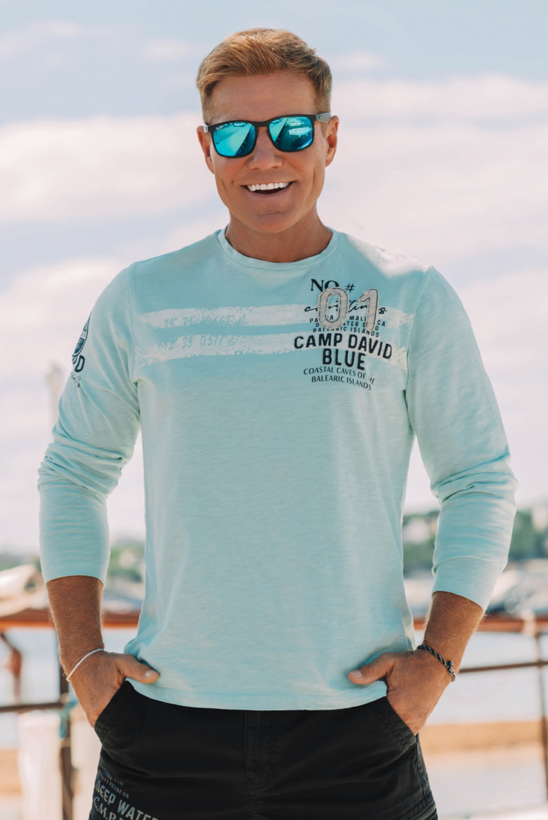 Longsleeve mit Label-Applikationen sea mint