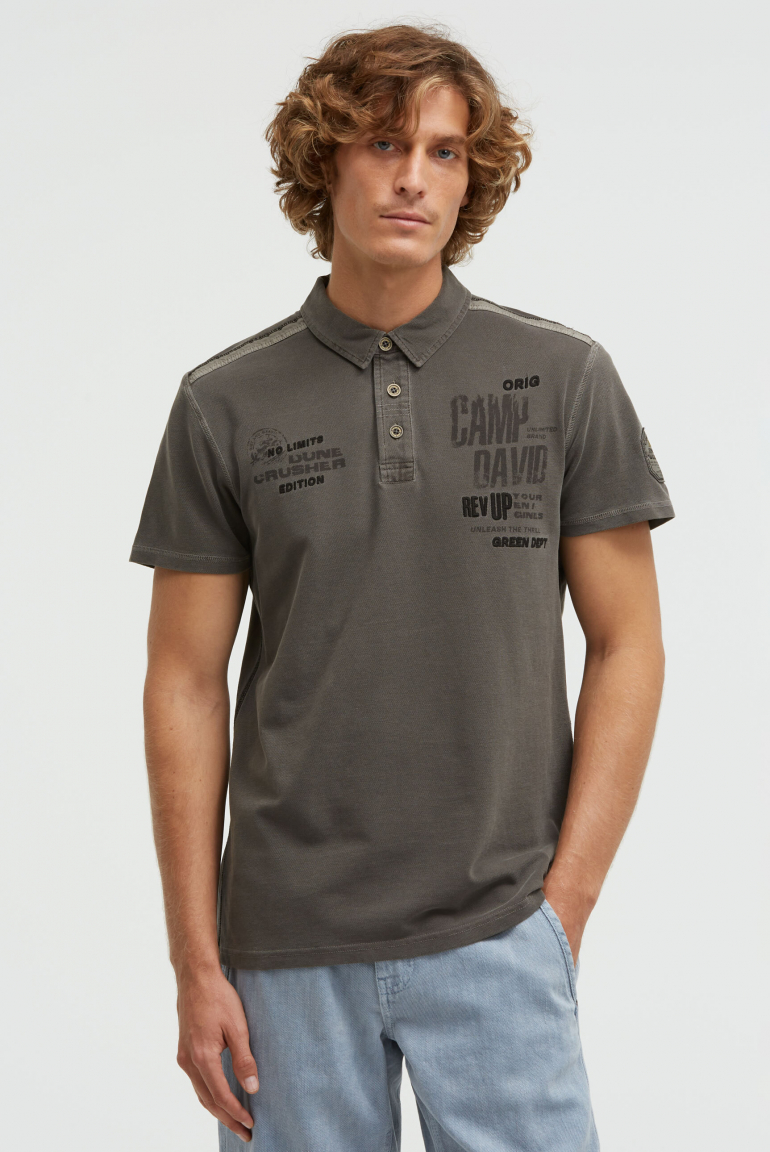 Pikee-Polo mit Tapes, Prints und Stickereien dark wood