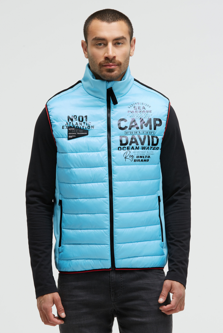 Steppweste im Materialmix mit Prints power blue