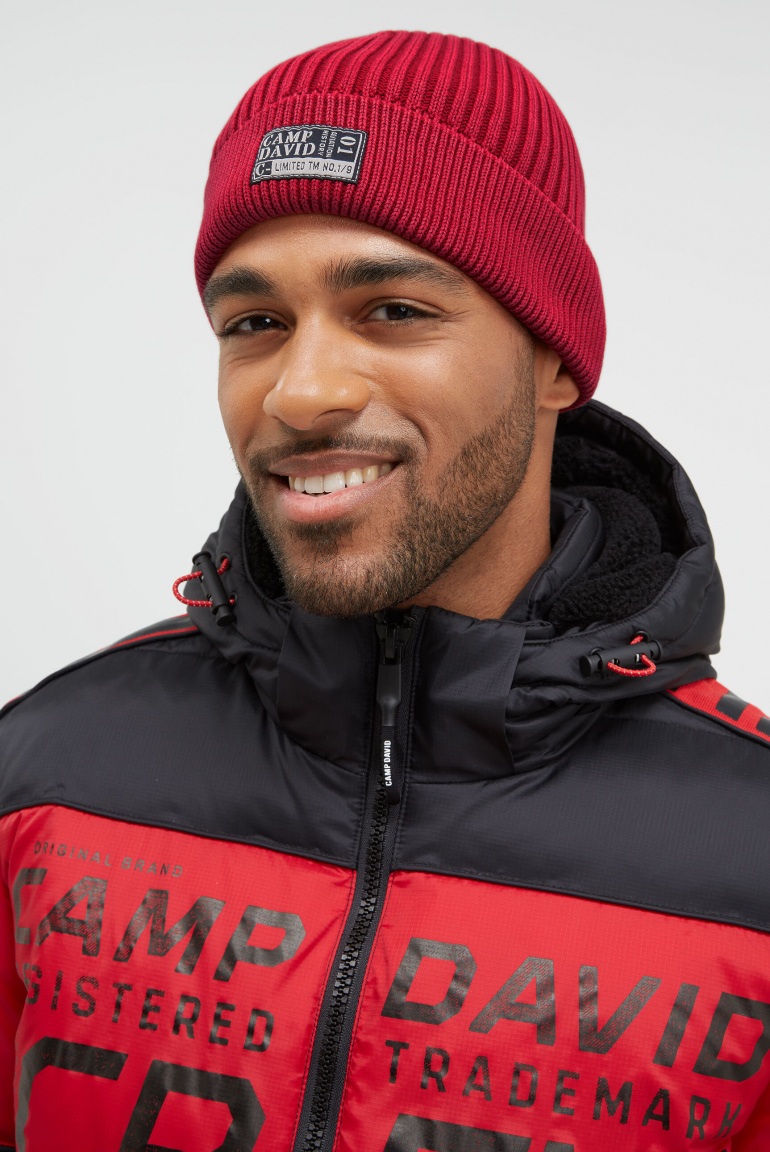 Strickmütze Stone Washed mit Label Patch royal red