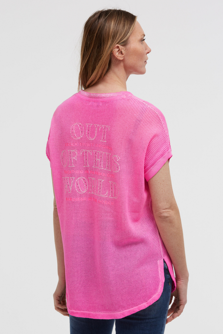 Strickshirt mit V-Ausschnitt und Backprint neon magenta