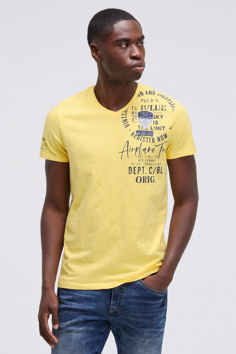 T-Shirt V-Neck mit Used Prints und Patches yellow sun