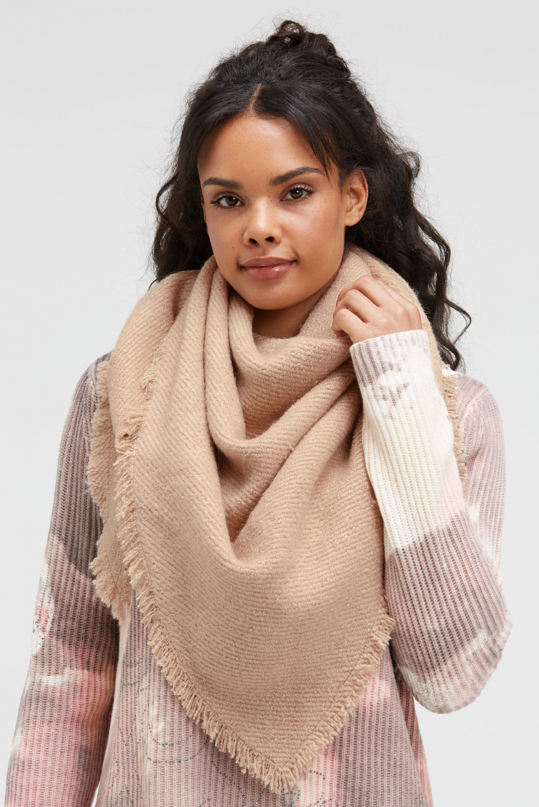 Triangle-Schal aus Bouclégarn golden sand