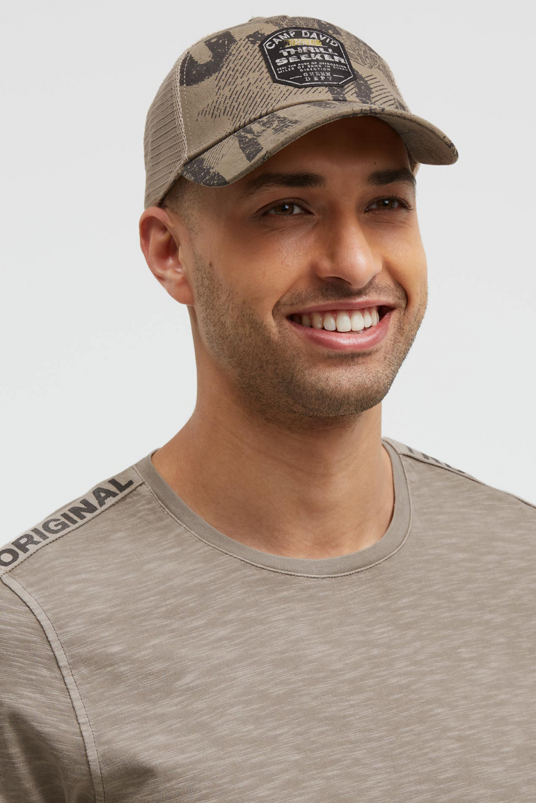 Trucker Cap mit All Over Print und Patch rock ridge