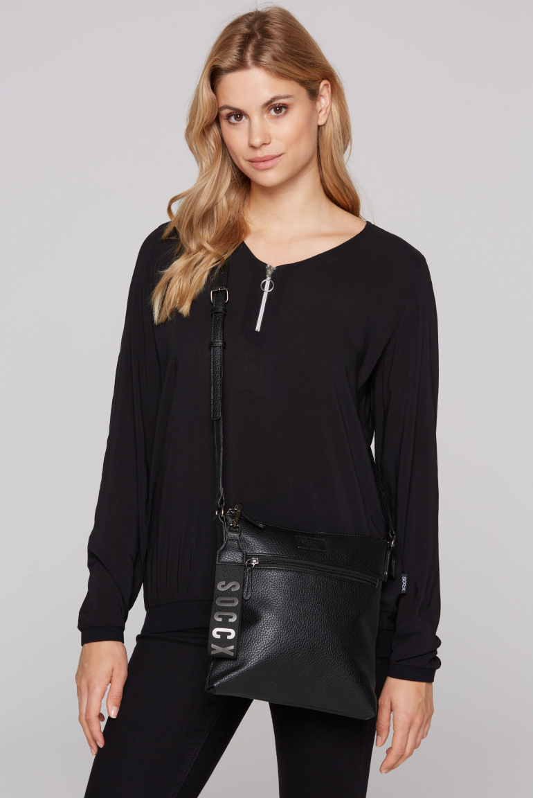 Umhängetasche aus Lederimitat mit Logo-Anhänger black