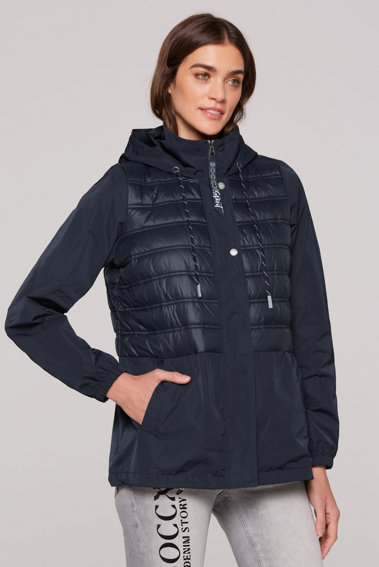 Windjacke mit Kapuze im Materialmix blue navy