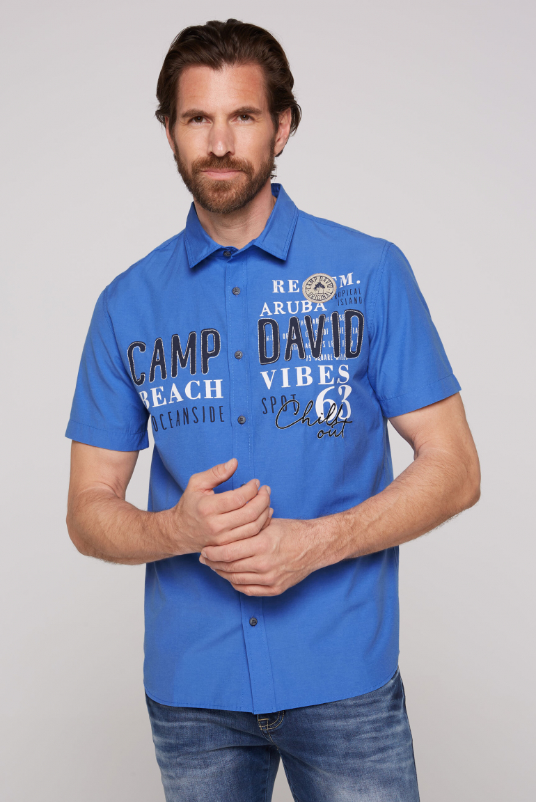 Kurzarmhemd mit Logo Print und Stickereien true blue