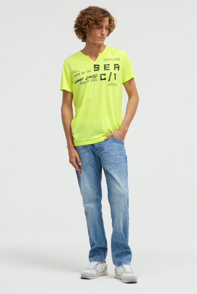 Ausbrenner-Shirt mit Used Look und Label Prints