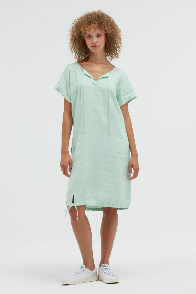 Ballonkleid aus Leinen mit Ajour-Details
