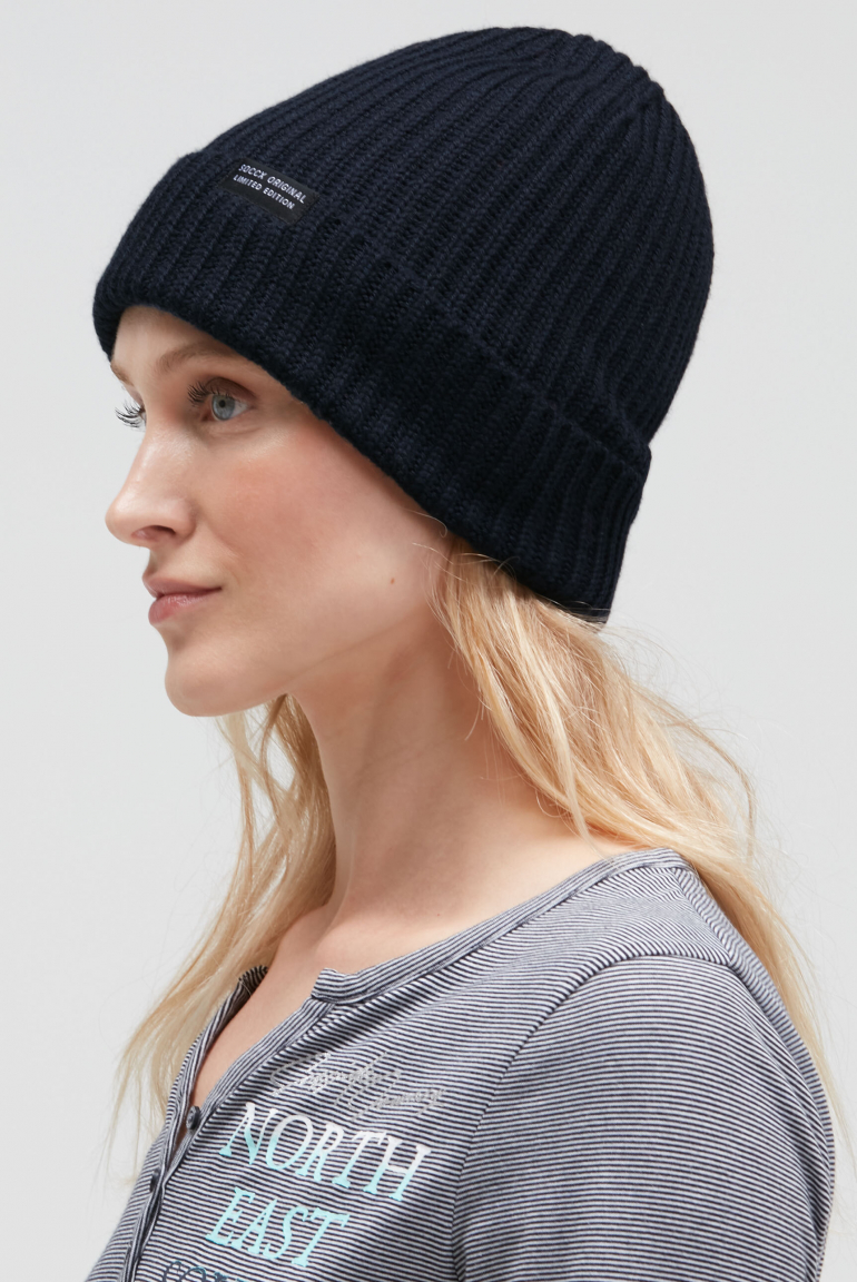 Beanie mit Rippstrickmuster