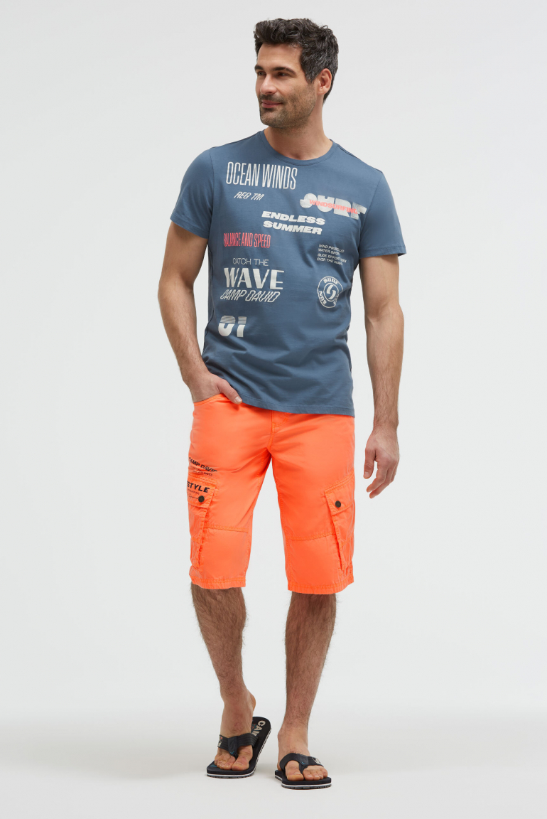 Cargo Shorts mit kleinen Label Prints