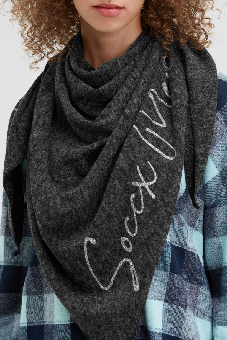 Dreieckstuch aus Flauschstrick mit Glitter Print