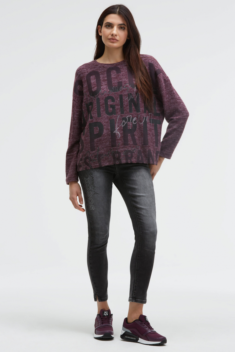 Flauschstrickpullover mit Logo Artwork