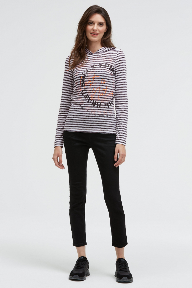 Gestreiftes Ausbrennershirt mit Kapuze und Artwork