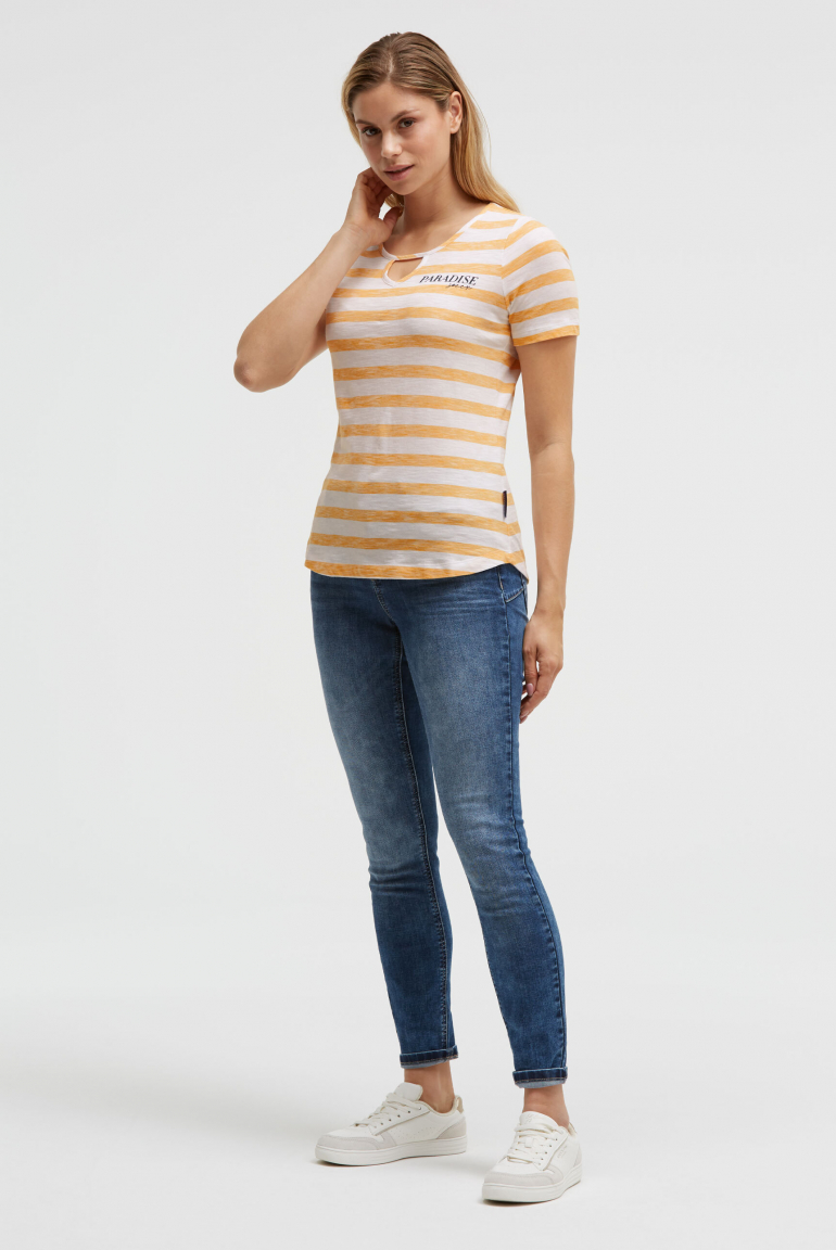 Gestreiftes T-Shirt mit Cut-Out und Print