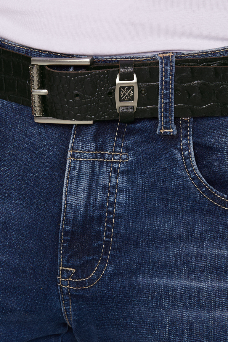 Gürtel aus geprägtem Leder mit Metall-Logo