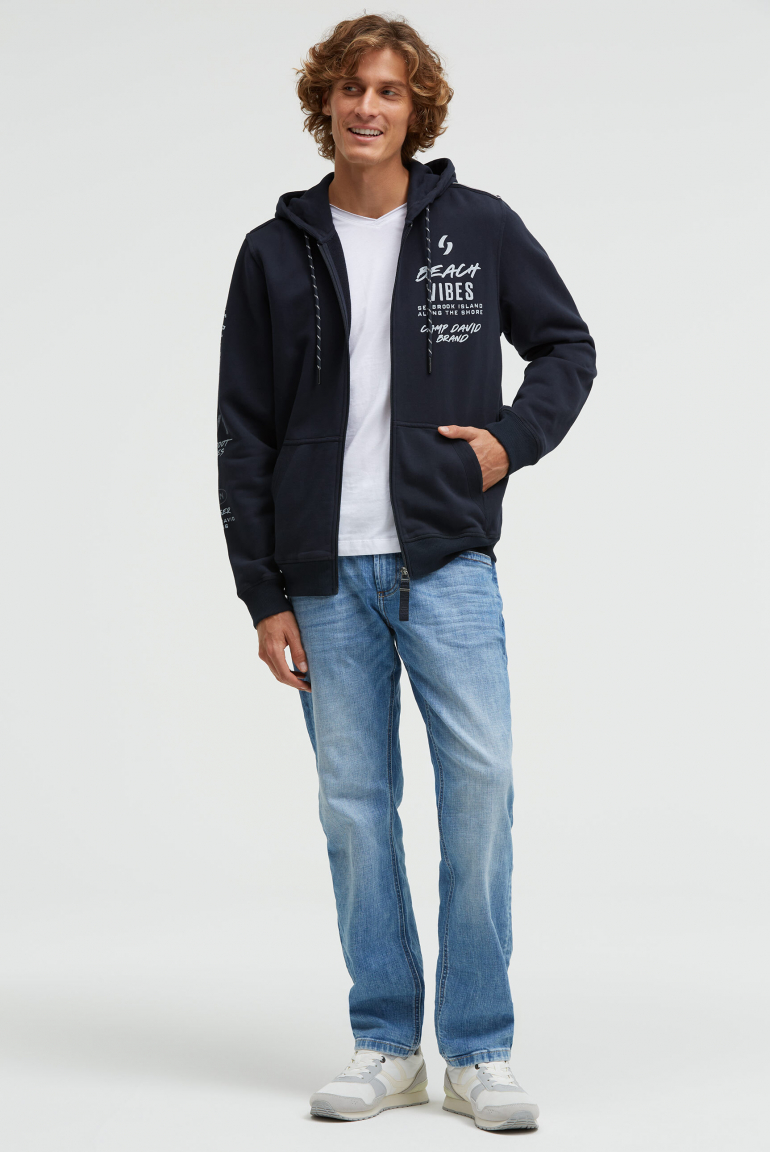 Kapuzensweatjacke mit Ärmel-Print