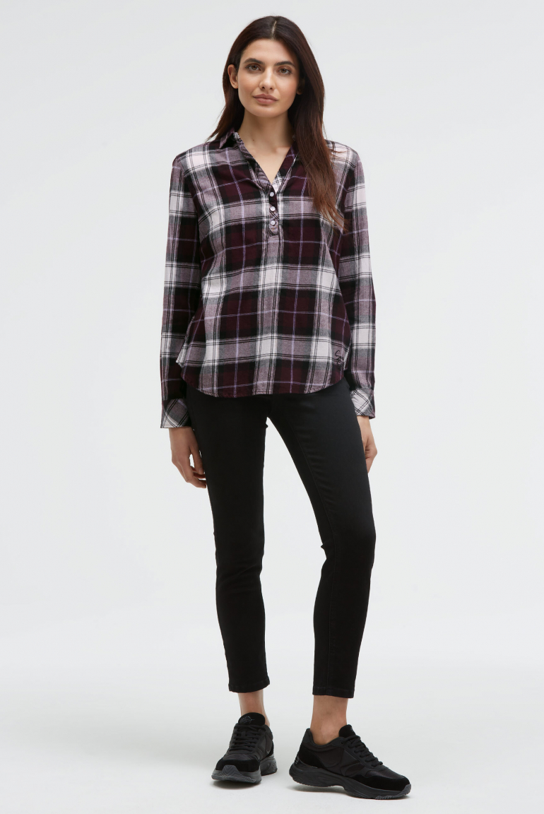 Karobluse mit kurzer Knopfleiste