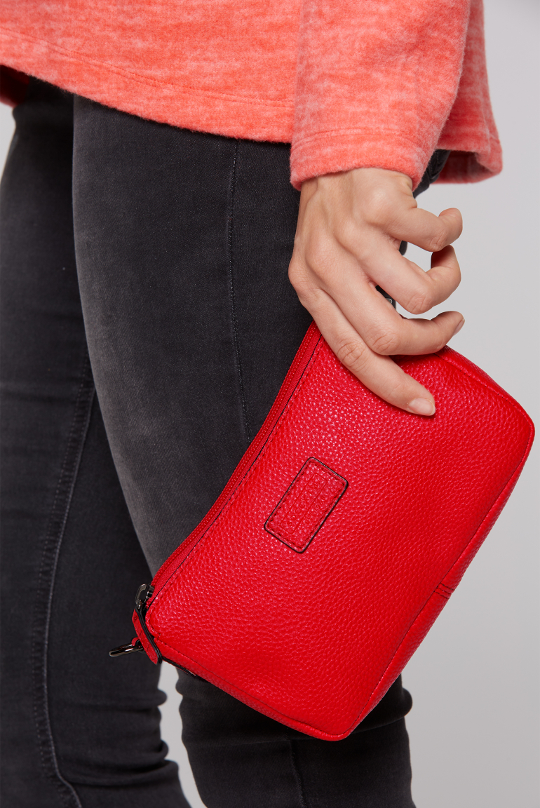 Kleine Crossbody Bag mit Label Badge