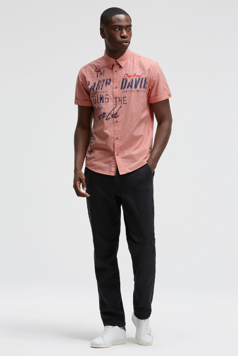 Kurzarmhemd mit Label Prints und Stickereien