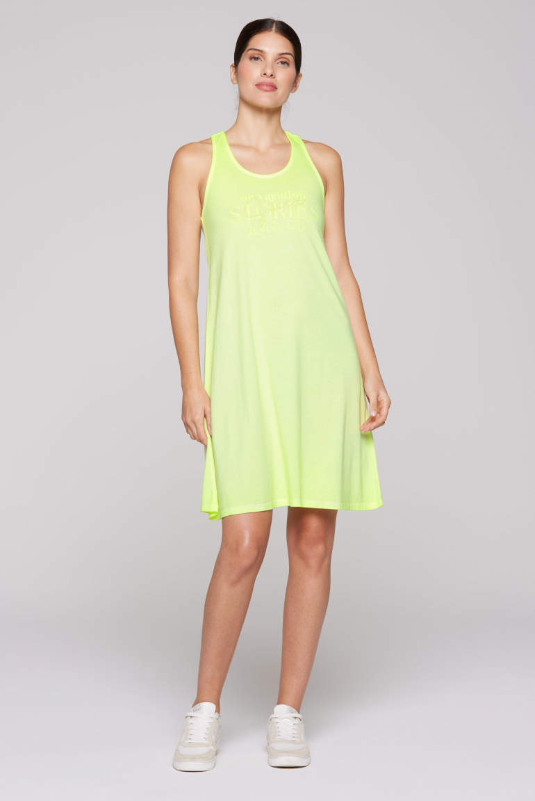 Kurzes Sommerkleid mit Rücken-Detail