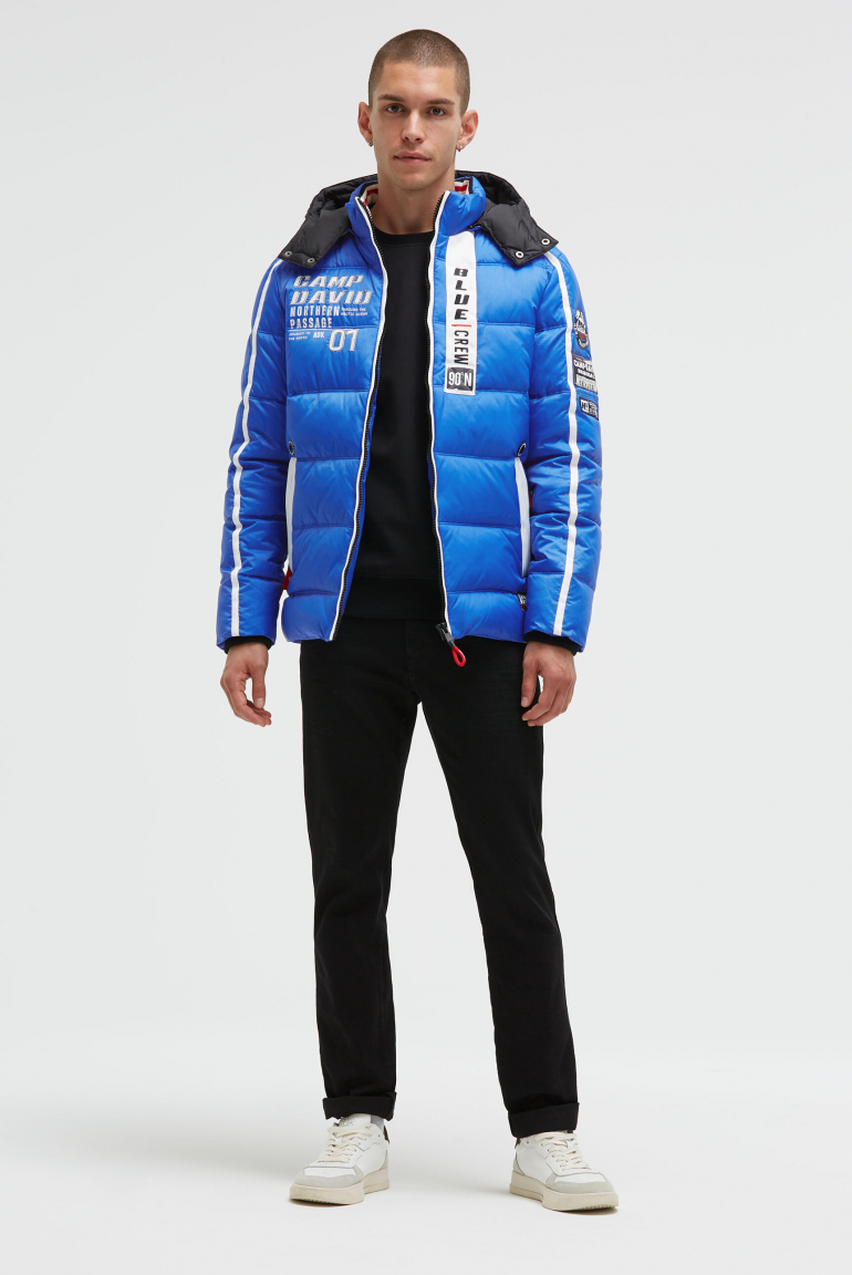 Lange Steppjacke mit Tapes, Patches und Kapuze