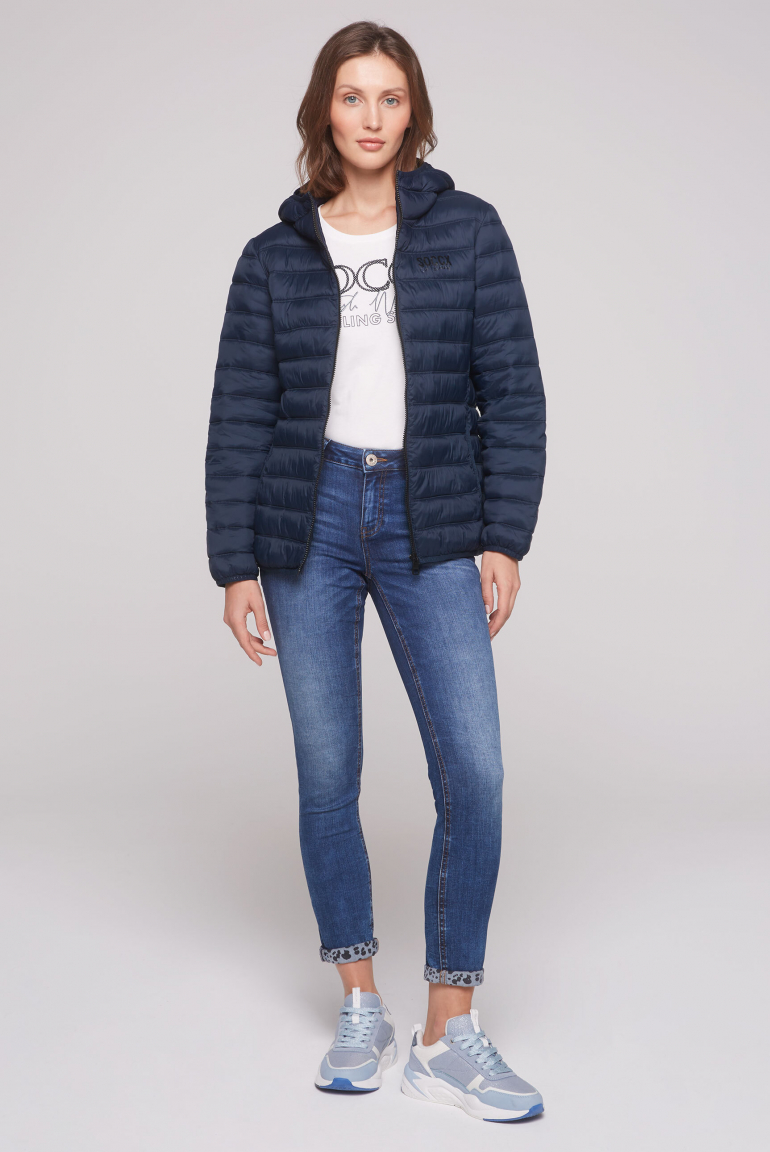 Leichte Steppjacke mit Kapuze