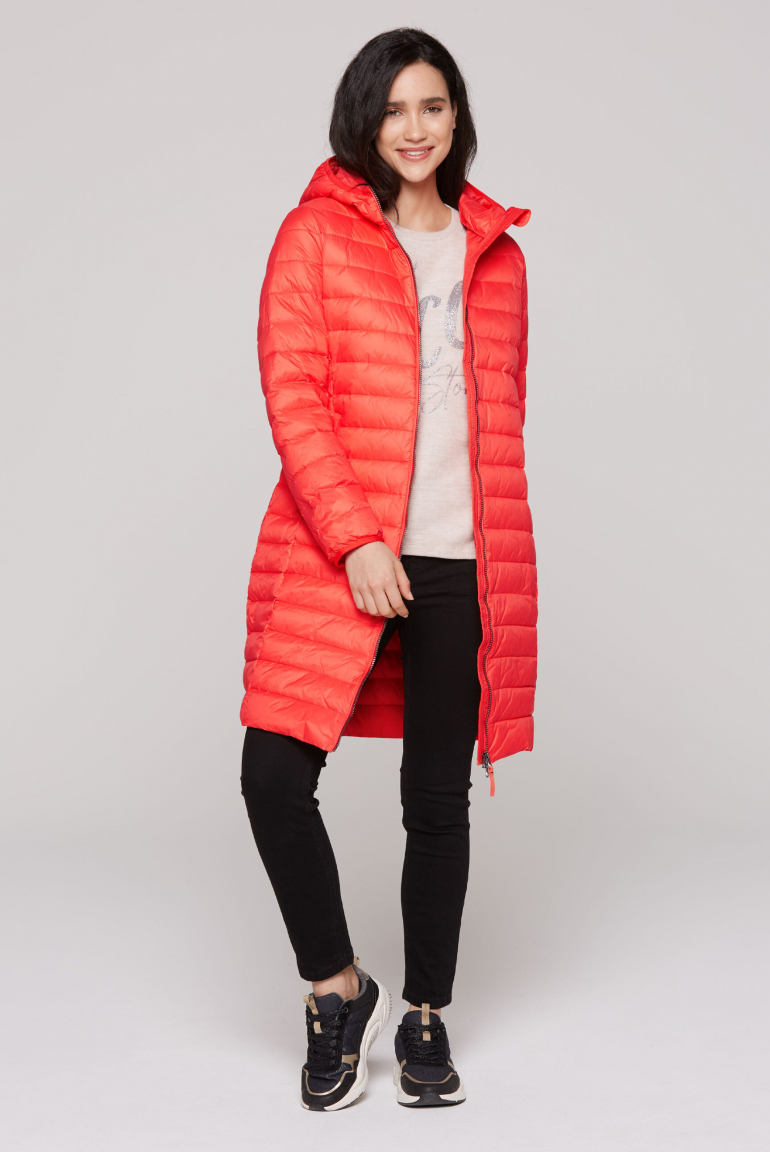 Leichter Steppmantel mit Kapuze