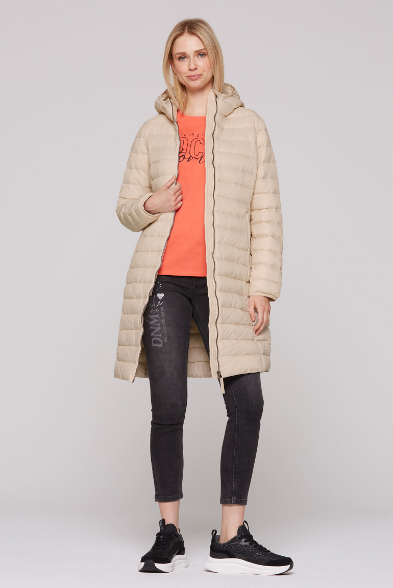 Leichter Steppmantel mit Kapuze