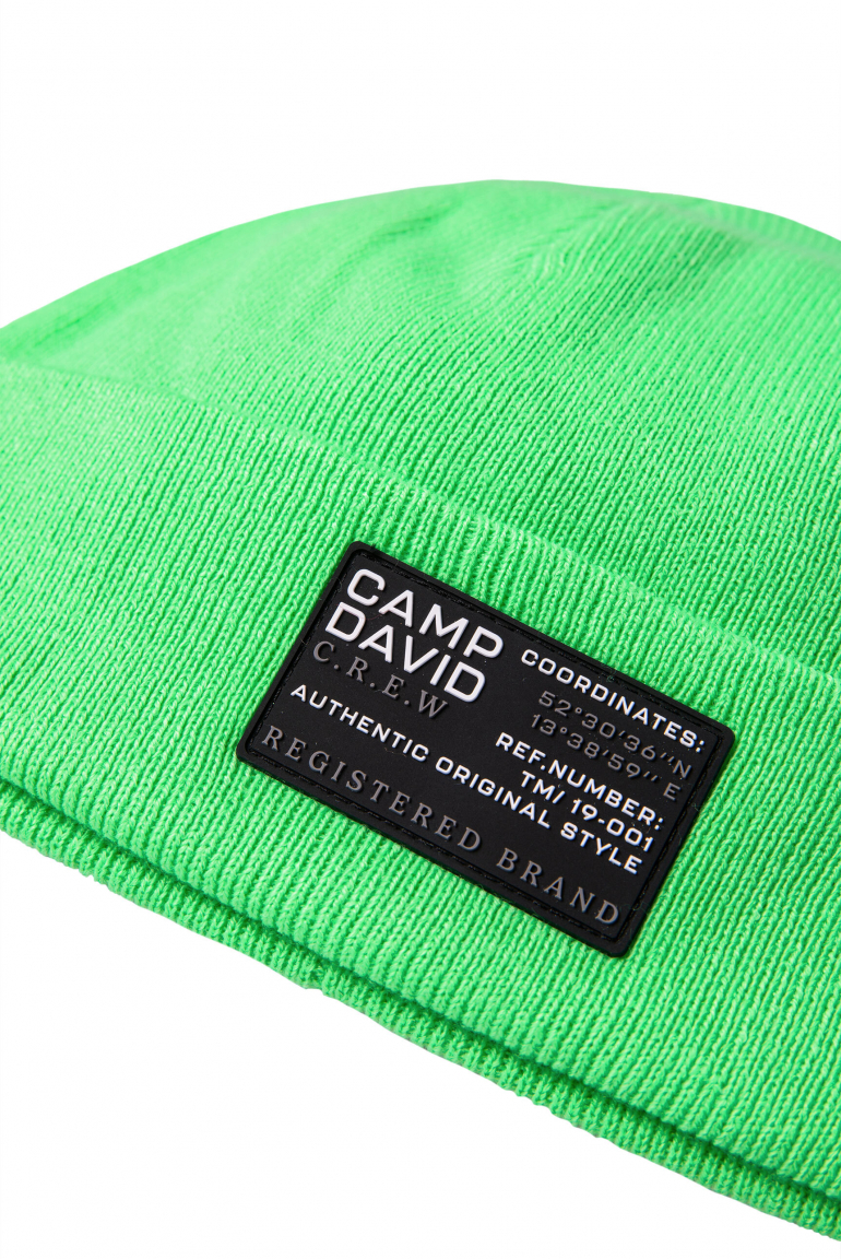 Rippstrickmütze mit Label Patch