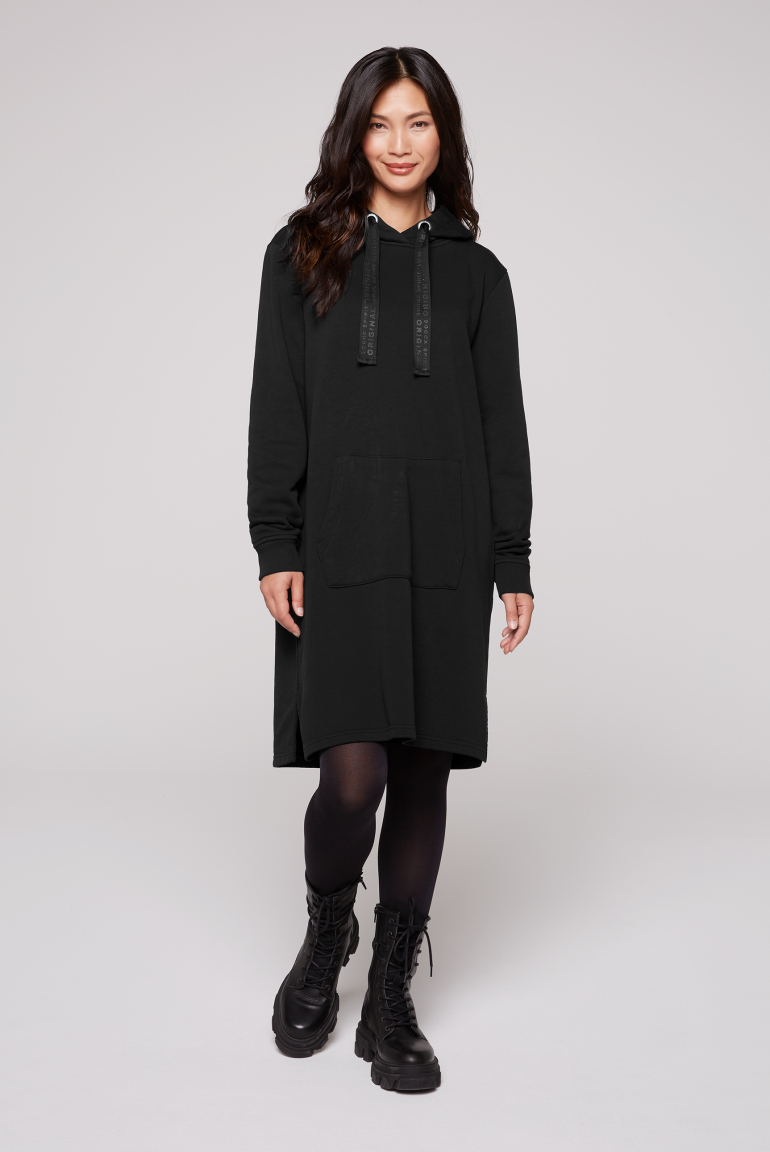 Sweatkleid mit Kapuze und Glossy Prints
