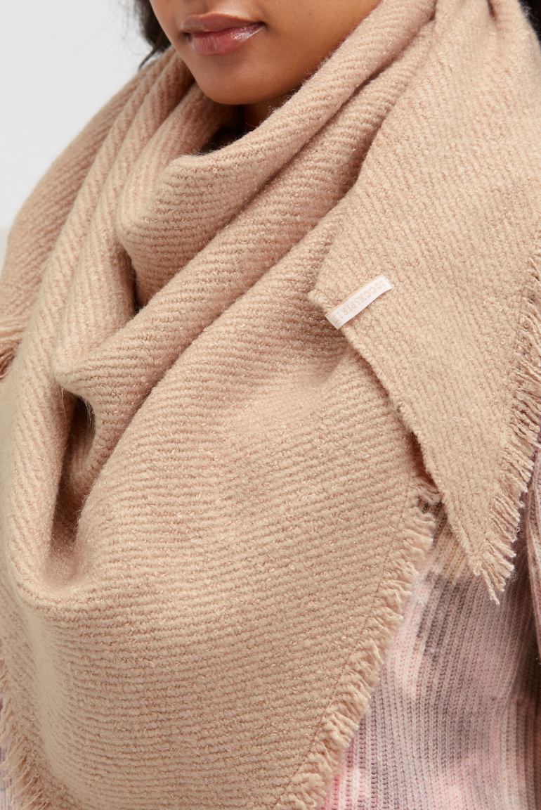 Triangle-Schal aus Bouclégarn