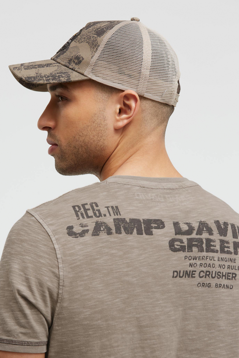 Trucker Cap mit All Over Print und Patch
