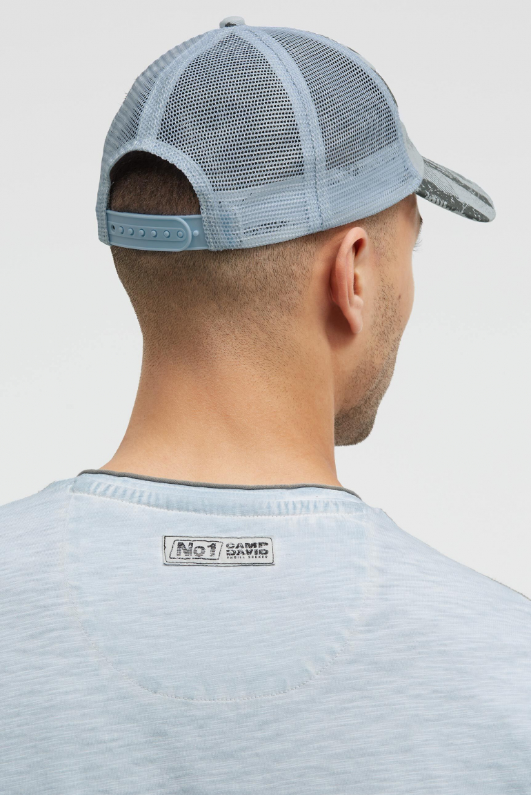 Trucker Cap mit All Over Print und Patch
