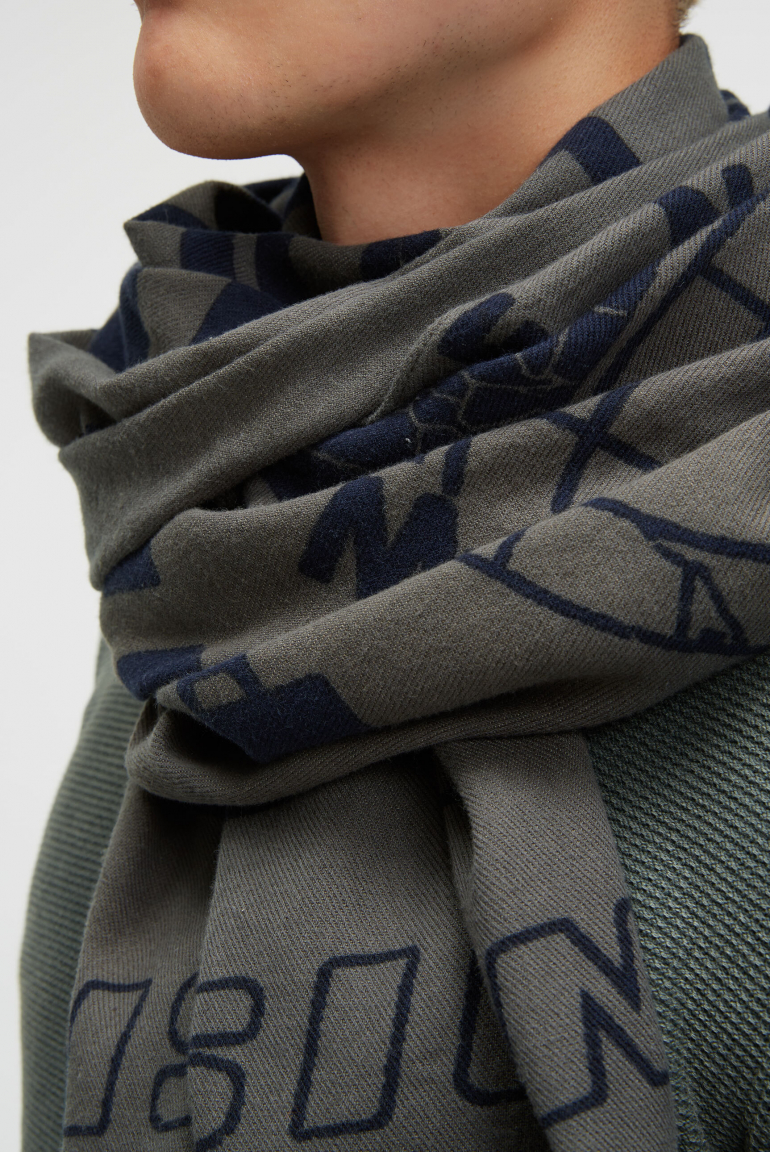 Webschal mit Logo Print und Fransen