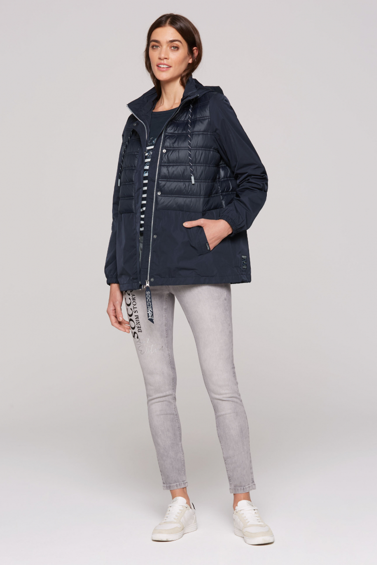 Windjacke mit Kapuze im Materialmix