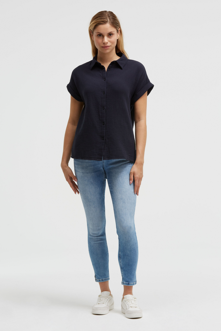 Ärmellose Musselin-Bluse mit Rückenprint