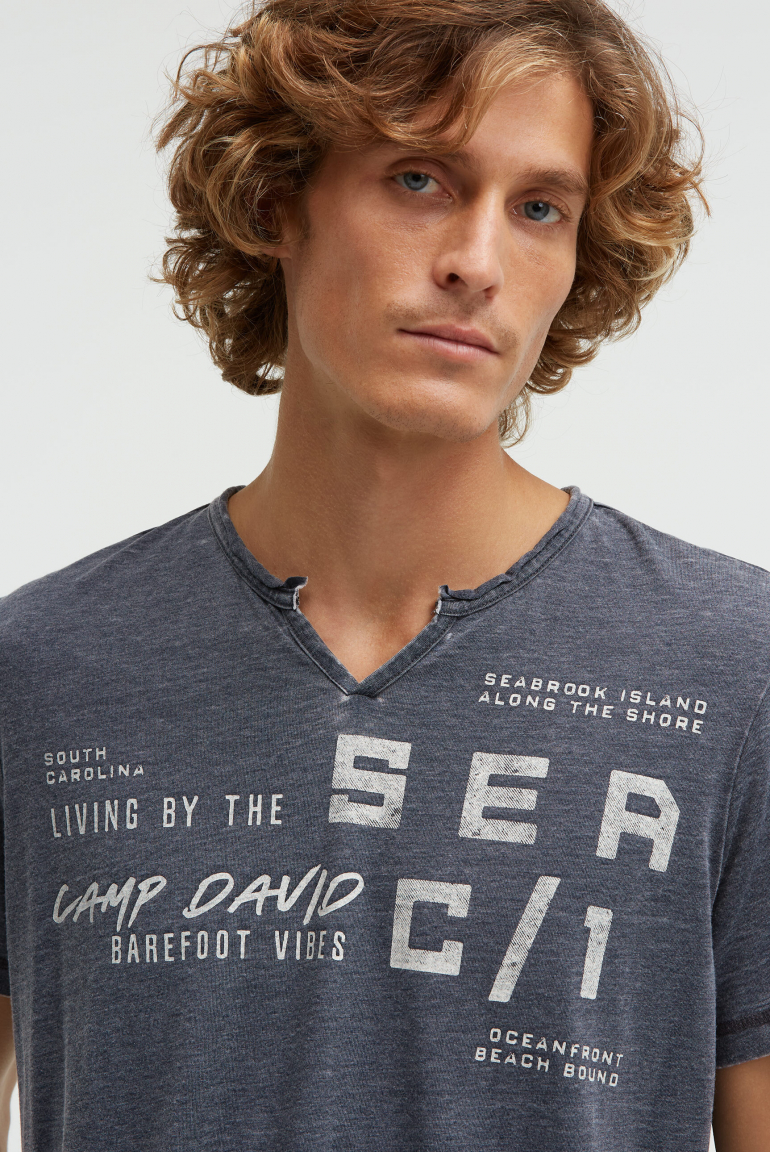 Ausbrenner-Shirt mit Used Look und Label Prints