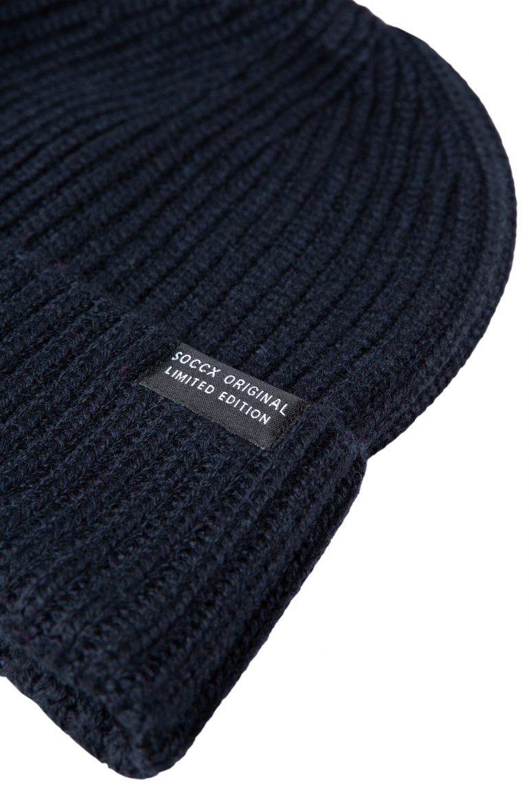 Beanie mit Rippstrickmuster
