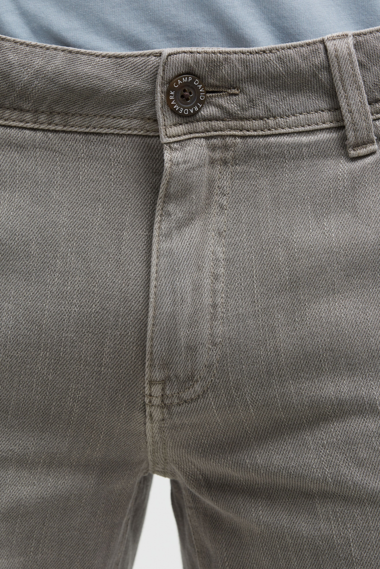Chino Shorts mit Used-Waschung
