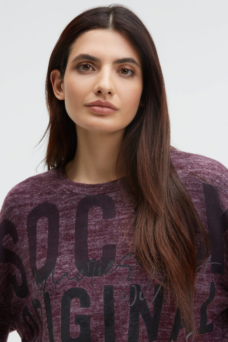 Flauschstrickpullover mit Logo Artwork