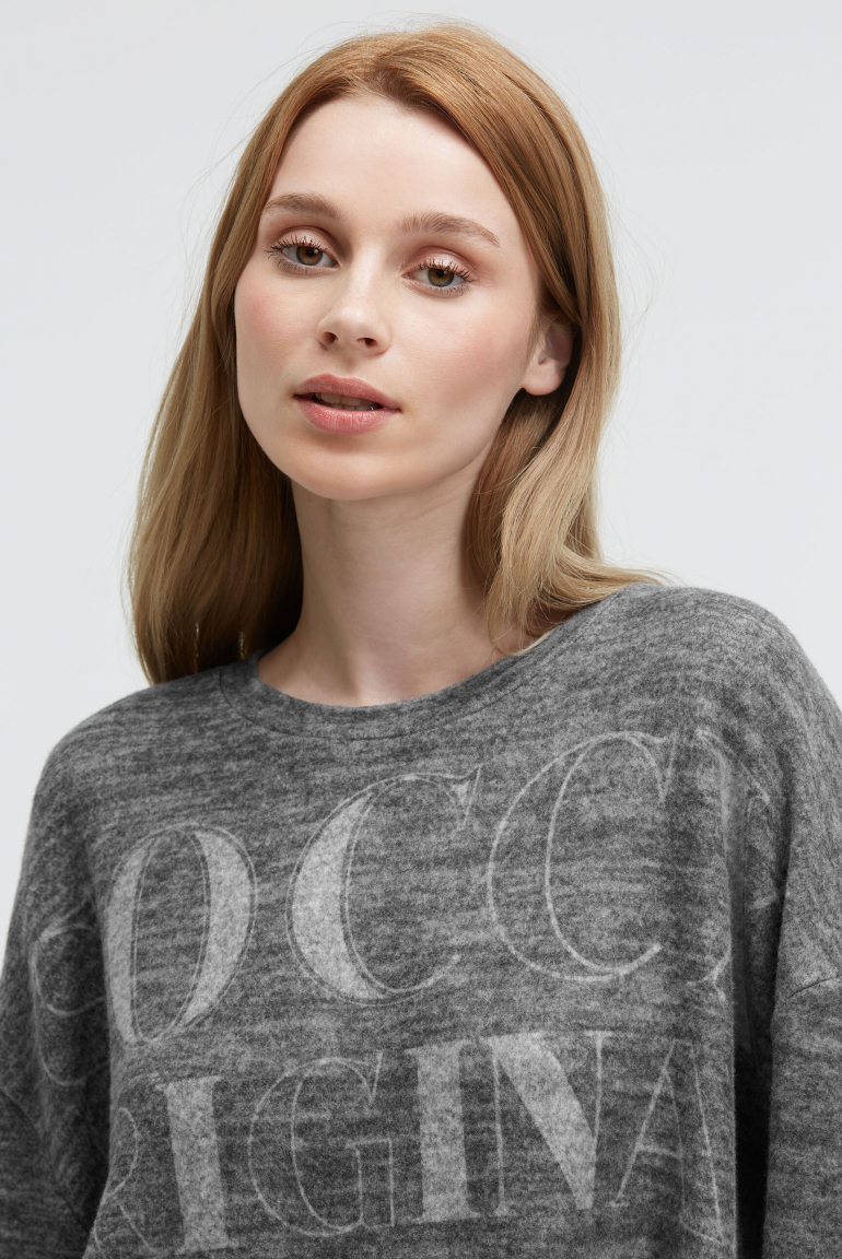 Flauschstrickpullover mit Logo Artwork