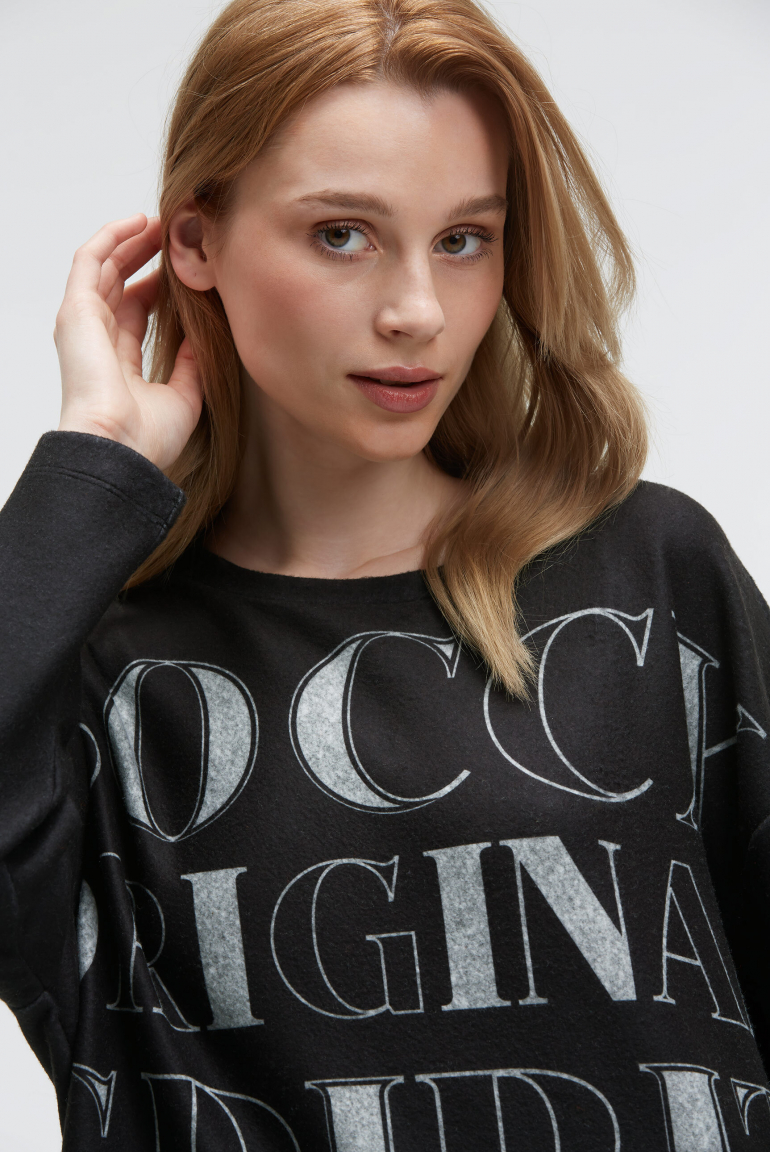 Flauschstrickpullover mit Logo Artwork